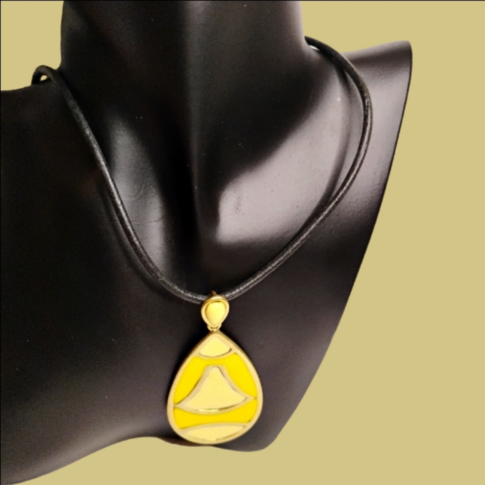 Vintage Liz & Co Leather Silver and Yellow Tone Pendant Necklace - Picture 4 of 4